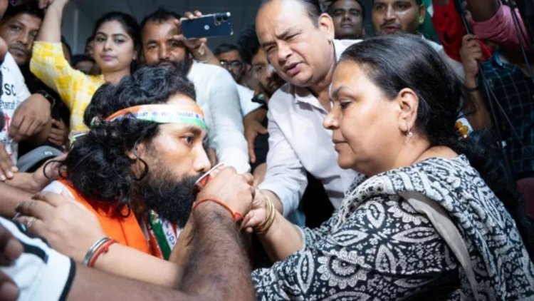 JSSC-CGL परीक्षा रद: देवेंद्र महतो ने 16 दिन बाद तोड़ा अनशन, बोले- छात्रों की जीत