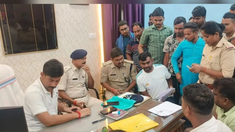 धनबाद: बरवाअड्डा थाना बना रणक्षेत्र! फर्जी प्रमाणपत्र केस में जयराम महतो और मुखिया समर्थकों में भिड़ंत