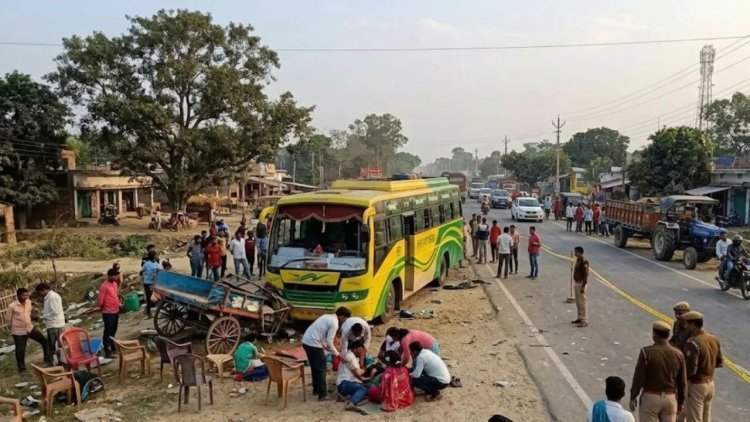 बिहार: बेतिया में दर्दनाक सड़क हादसा: ऑर्केस्ट्रा देख रही भीड़ में घुसी बस, 6 की मौत; दर्जनों घायल