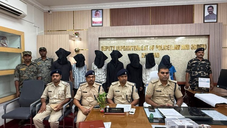 धनबाद: धनसार में 7 अपराधी गिरफ्तार: देसी कट्टा, गोली और चोरी की बाइक बरामद, पुलिस ने ऐसे दबोचा गैंग