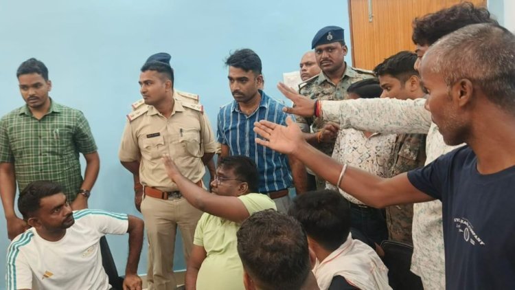 बरवाअड्डा थाना में हंगामा मामला: MLA जयराम महतो समेत 10 पर FIR , 40-50 अज्ञात अभियुक्त, CCTV से खुलेगा राज