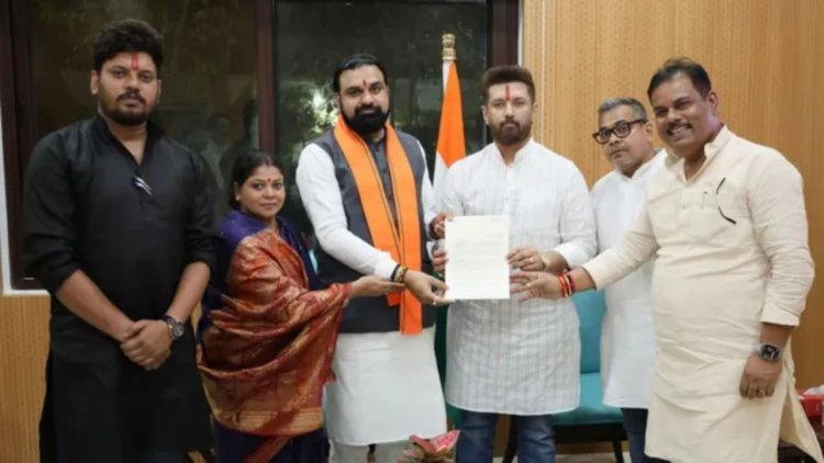 BPSC TRE-4 छात्रों के बीच पहुंचे चिराग, 15 मांगों का ज्ञापन लिया; CM सम्राट से की बात, कहा- लाठीचार्ज उचित नहीं