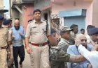 वासेपुर में प्रिंस खान के भाई बंटी की पुलिस परेड, भीड़ में युवक ने मारा थप्पड़