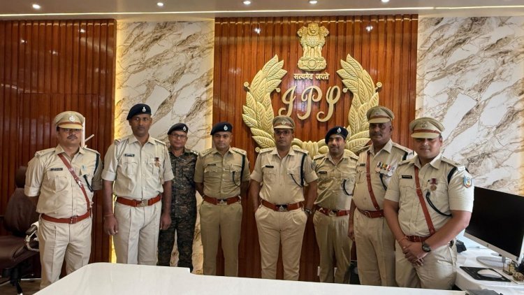 धनबाद पुलिस के 4 जांबाजों को सम्मान, तीन SI बने इंस्पेक्टर, constable का ASI में प्रमोशन