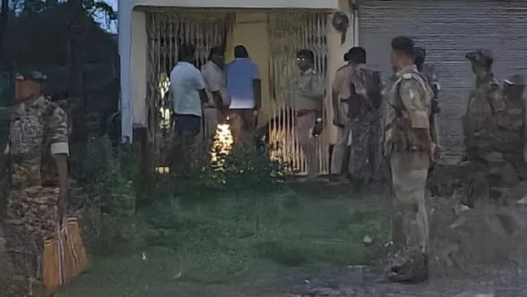 दुमका: हंसडीहा में मिनी फैक्ट्री का भंडाफोड़! लाइन होटल के पास बन रहे थे पिस्टल-कट्टे