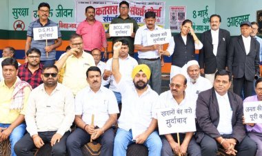Dhanbad: कतरास में भू-धंसान-अवैध उत्खनन के खिलाफ धरना, राज्यपाल के नाम सौंपा ज्ञापन