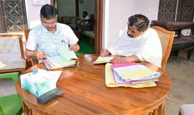 मां के अंतिम संस्कार के दूसरे दिन काम पर लौटे CM हेमंत सोरेन, निपटाईं सरकारी फाइलें