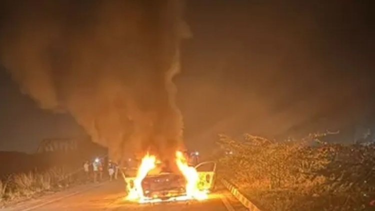 पटना एयरपोर्ट से अदाणी प्लांट जा रही CNG कार में लगी आग, ब्लास्ट से पहले कूदे 3 लोग